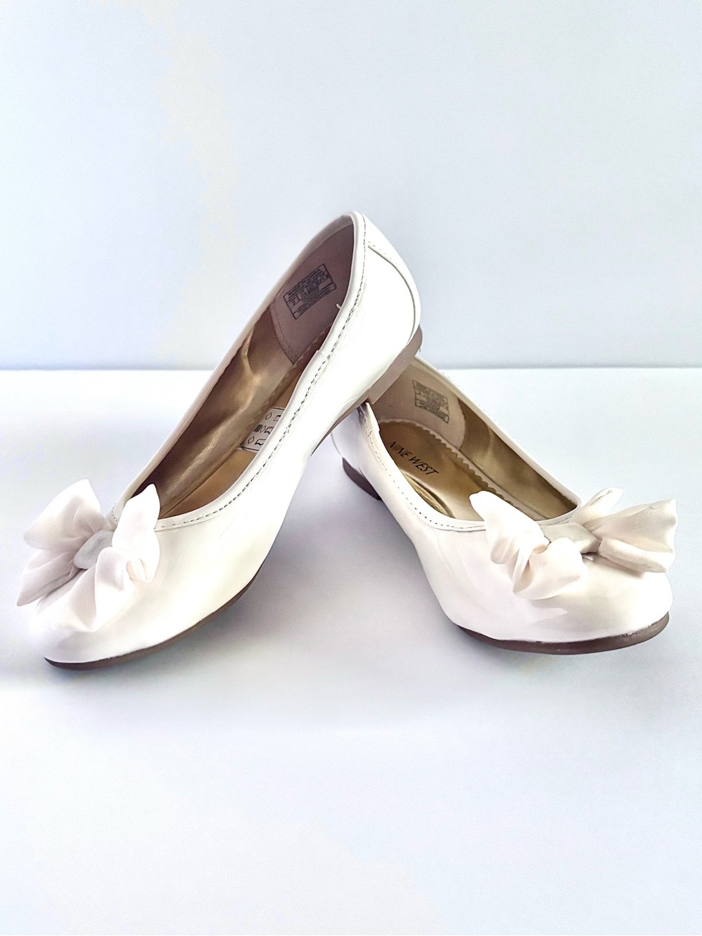 Nine West Girls Cream Patent Flats with Bow • Size 2 • Excellent Condition
